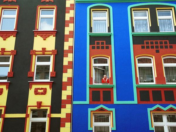 Bruno Taut war für die Verwendung von Farbe beim Gestalten der Fassade bekannt - nicht nur in Berlin, sondern auch anderswo wie hier in einer Wohnsiedlung in Magdeburg.