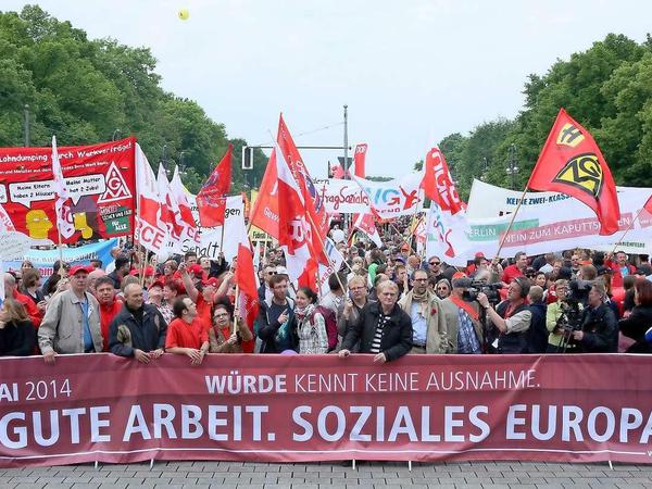 DGB-Demonstration in Berlin. Die Demonstranten zogen vom Hackeschen Markt zum Brandenburger Tor.