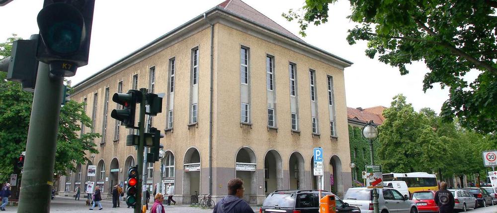 Das Zehlendorfer Rathaus: Hier regiert die nächsten fünf Jahre wieder eine Zählgemeinschaft aus CDU und Grünen