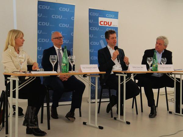 Wo passen Hochhäuser hin? Annette Axthelm, Christoph Langhof, Stefan Evers und Jürgen Lautsch (v.l.n.r.) beim CDU-Bauforum.