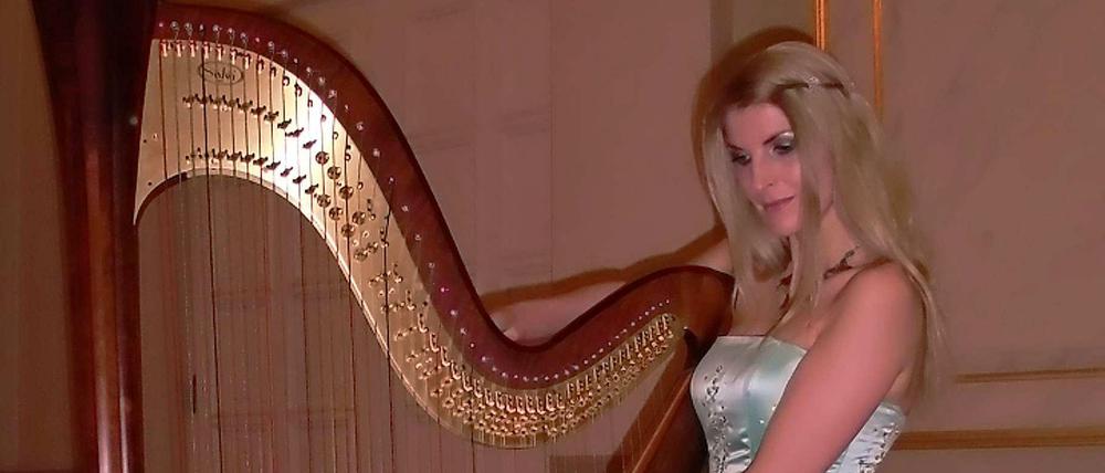Crossover-Musik auf der Harfe ist die Spezialität von Simonetta Ginelli, der „Hauptstadtharfe“.