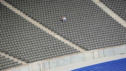 Jaja, schon gut. Dieses Bild aus dem Berliner Olympiastadion ist natürlich nicht während eines Hertha-Spiels entstanden. Doch stimmungsvoll ausverkauft ist das Rund auch da nur selten.