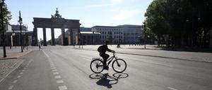 In Coronazeiten ist Berlin, hier vor dem Brandenburger Tor, öfters ungewöhnlich leer.