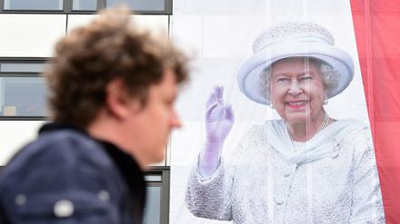 Winke, winke. Die TU begrüßt die Queen bereits mit einem großen Banner. Hier wird Elizabeth II. am Donnerstag zu Gast sein. 