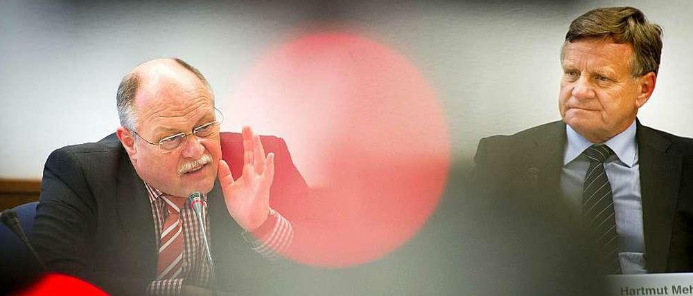 Der ehemalige Technikchef des BER, Horst Amman (l.), hat Flughafenchef Hartmut Mehdorn (r.) im Untersuchungsausschuss belastet und selbst Erpressungsvorwürfe zurückgewiesen.