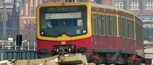 Die Ringbahn ist ein wichtiges Verkehrsmittel in Berlin. Viele Pendler sind darauf angewiesen.