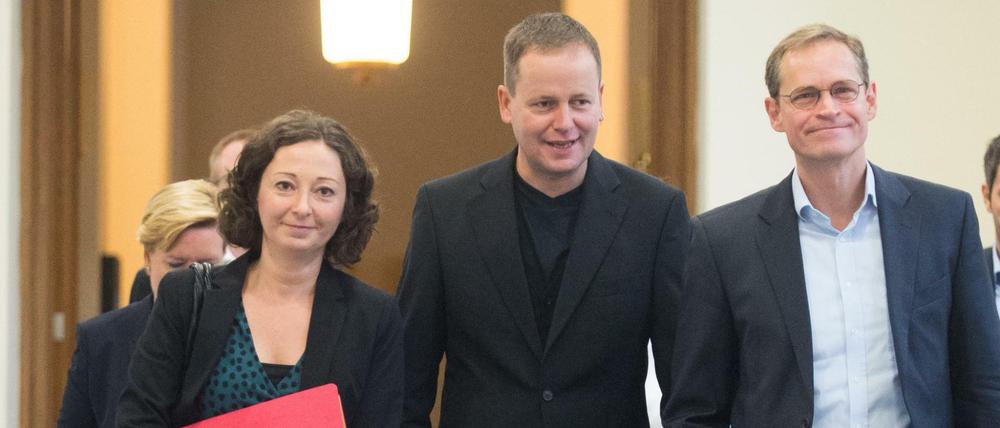 Ramona Pop (Grüne), Klaus Lederer (Die Linke) und Michael Müller (SPD) vor Beginn der Koalitionsverhandlungen. 