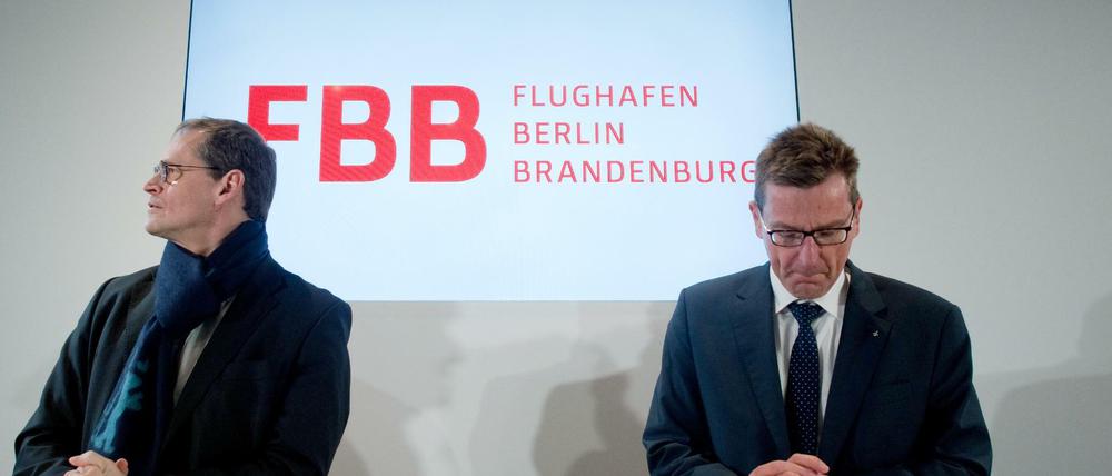 Der Regierende Bürgermeister von Berlin, Michael Müller und der Vorsitzende der Geschäftsführung der Flughafengesellschaft Berlin Brandenburg (FBB), Karsten Mühlenfeld, geben am 15.02.2016 in Berlin eine gemeinsame Pressekonferenz.
