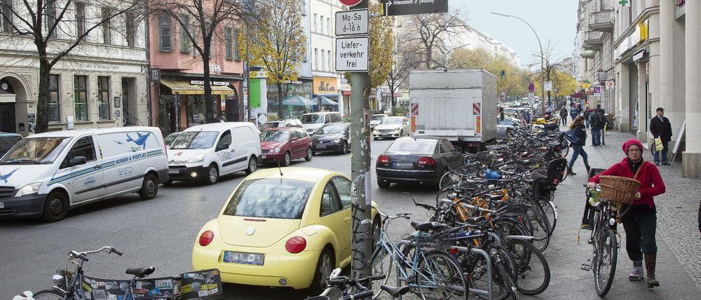 Räder sind in der Bergmannstraße kaum noch unterzubringen, deshalb sollen sie mehr Platz bekommen.