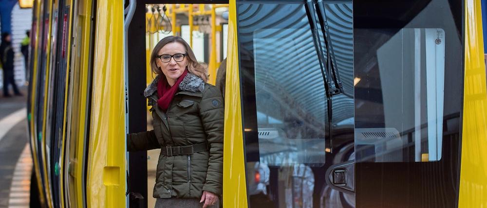 BVG-Chefin Sigrid Nikutta stellt die neue U-Bahn vor.