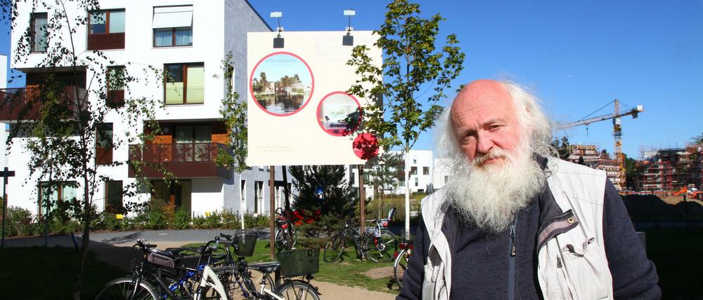 Burkhard Zimmermann, Vorsitzender der SPD Dahlem, wohnt wegen der günstigeren Mieten in Wilmersdorf... Hier steht er im "Fünf Morgen Dahlem Urban Village".