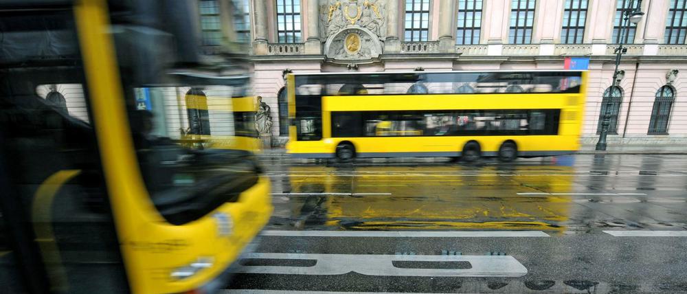 Als Reaktion auf die gestiegenen Fahrgastzahlen setzt die BVG in Zukunft mehr Busse ein. 