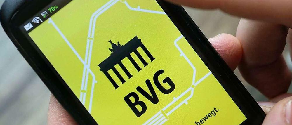 Mit der neuen BVG-App können Nutzer nicht nur ermitteln, wann die nächste Bahn kommt, sondern auch Fahrscheine kaufen.