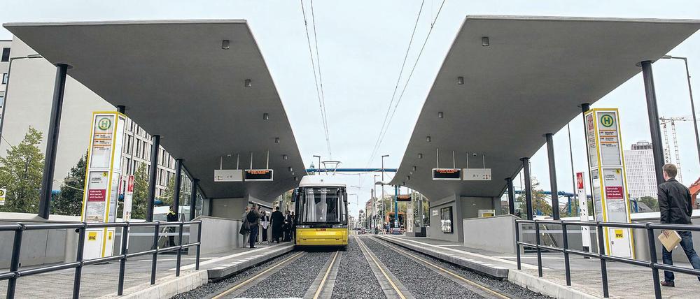 Seit Dezember 2014 Endstation - die Tram am Hauptbahnhof. 2020 soll sie weiterfahren.