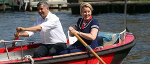 Zwei in einem Boot: Franziska Giffey und Raed Saleh in noch corona-armen Sommertagen gut gelaunt unterwegs.