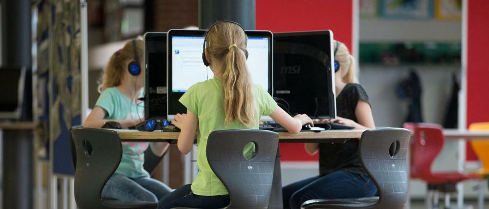 Digitalisierung an Berliner Schulen: Ab sofort werden sich 20 Lehrer in einer Pilotphase an zehn Schulen als „Digitalbotschafter“ der Entwicklung „innovativer digitaler Bildungsmaterialien und Bildungsformate“ widmen.
