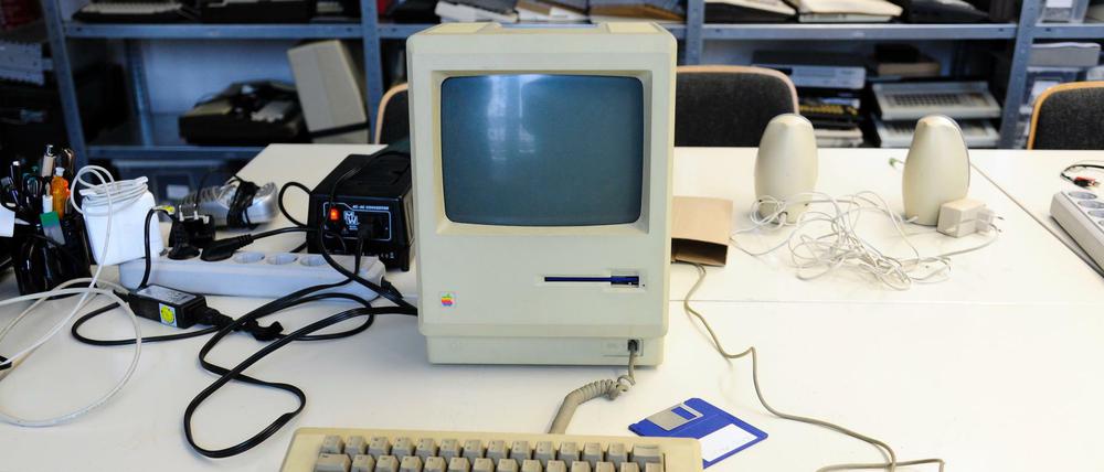 In der Humboldt-Universität gibt es eine Sammlung alter Computer. 