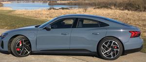 Der e-tron GT (hier die etwas moderatere quattro-Version) ist für Audi „die neue elektrische Speerspitze der Marke“. 