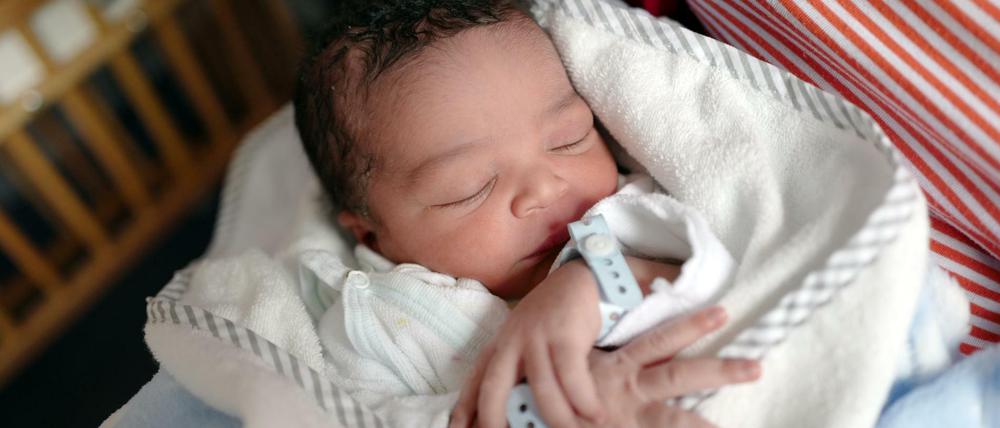 Der kleine Yosife kam am 1. Januar 2017 im Auguste-Vikoria-Klinikum eine Minute nach Mitternacht zur Welt. 