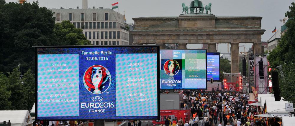 Die Deutsche Nationalmannschaft spielt am Donnerstag gegen Polen. Dafür öffnet auch die Fanmeile in Berlin wieder.
