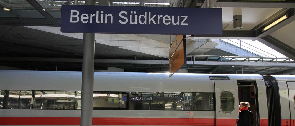 Fernbahngleis im Bahnhof Südkreuz in Berlin-Schöneberg.