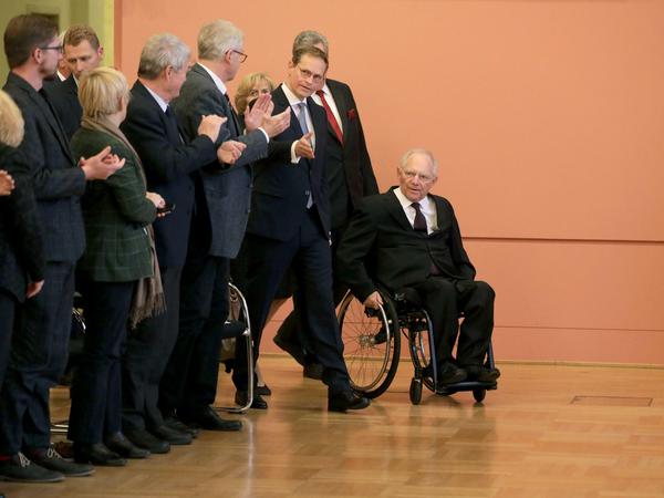 Berlins Regierender Bürgermeister Michael Müller und Bundesfinanzminister Wolfgang Schäuble bei der Verleihung der Ehrenbürgerwürde der Stadt Berlin an Schäuble.
