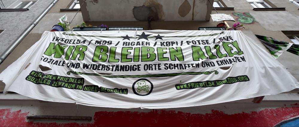 "Wir bleiben alle": Protest in der Friebelstraße in Neukölln