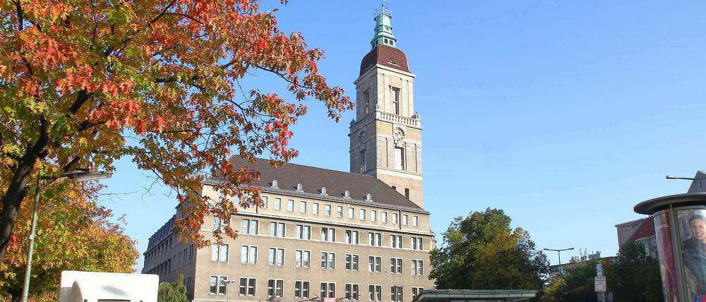 Amtsgebäude für Asylbewerber: Das Rathaus Friedenau am Breslauer Platz wird zur Notunterkunft.