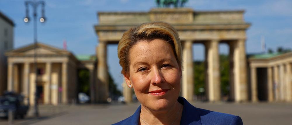 Berlins Regierende Bürgermeisterin Franziska Giffey (SPD) ruft zum Energiesparen auf – und unterstützt die Lichtershow „Festival of Lights“.