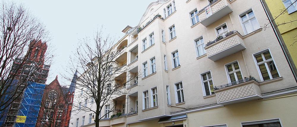 Freigekauft. Bei diesem Haus in der Kreuzberger Wrangelstraße hat der Bezirk jetzt zum ersten Mal sein Vorkaufsrecht ausgeübt. Noch kann der bisherige Eigentümer Widerspruch einlegen.