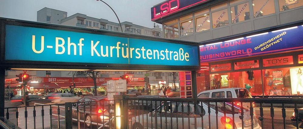 Legendär. Der U-Bahnhof Kurfürstenstraße, an der Grenze von Tiergarten und Schöneberg, bietet viel Anlass für Geschichten. 