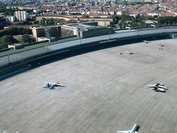 Fugfeld mit Geschichte. Der Flughafen Tempelhof im Jahr 2003.
