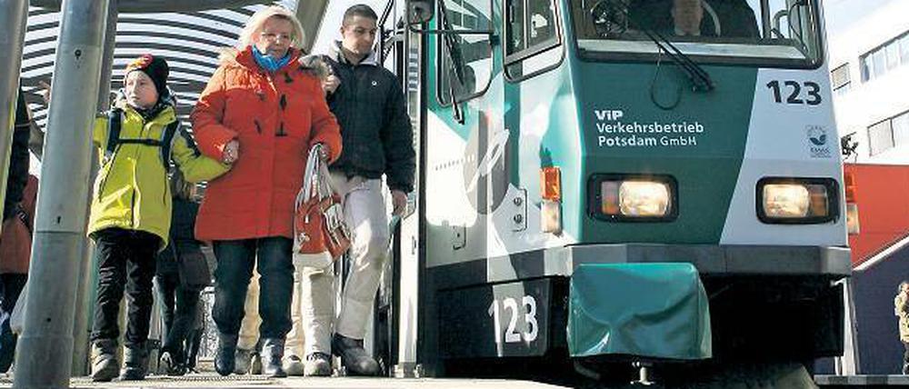 Die Alte rollt ins Depot. Die Potsdamer Verkehrsbetriebe wollen die alten Tatrabahnen bis spätestens 2022 ausrangieren. 
