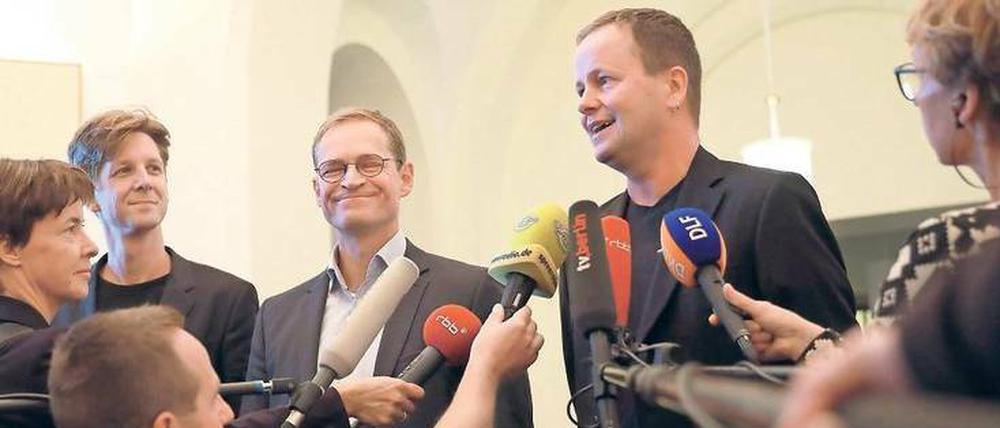 Reden, bitte! Klaus Lederer (Die Linke), Berlins Regierender Bürgermeister Michael Müller (SPD) und der Grünen-Landesvorsitzende Daniel Wesener (von rechts).