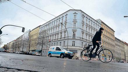 Noch sind in der Stargarder Straße Autos und Fahrräder unterwegs. Bald könnte hier eine Fahrradstraße entstehen.