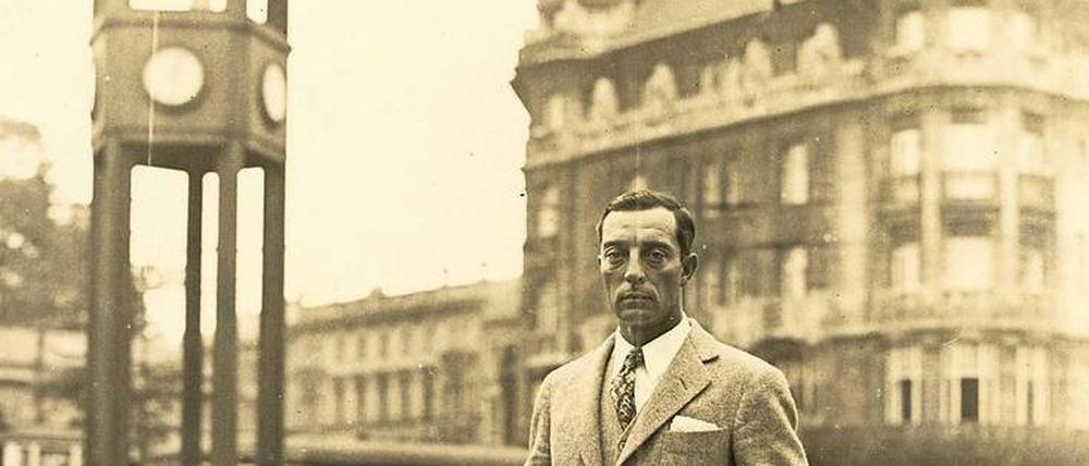 Bei seinem Berlin-Besuch 1930 ließ sich Buster Keaton bereitwillig auf dem Potsdamer Platz fotografieren. 