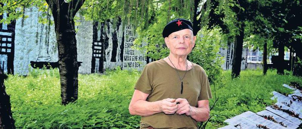 Im Parlament der Bäume. Der 90-jährige Künstler und Umweltaktivist Ben Wagin an dem von ihm geschaffenen Gedenkort. 
