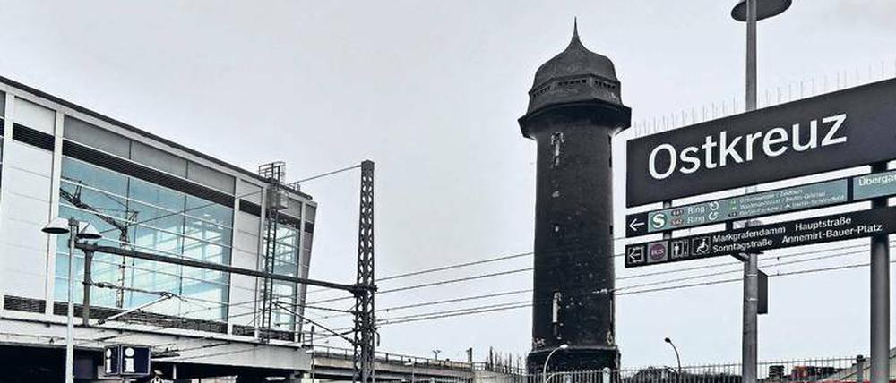 Trotz aller Um- und Neubauten bleibt der alte Wasserturm das Wahrzeichen des Bahnhofs Ostkreuz.