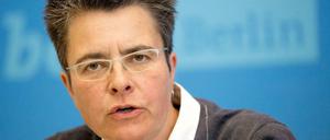 In der Kritik. Friedrichshain-Kreuzbergs grüne Bürgermeisterin wehrt sich gegen Vorwürfe, zu wenig für die Flüchtlinge gemacht zu haben.