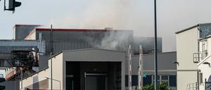 Die Feuerwehr brachte den Großbrand am BSR-Gelände schnell unter Kontrolle.