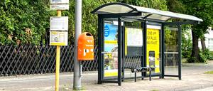 Leere Bushaltestelle in Berlin *** Empty bus stop in Berlin Copyright: xmix1x