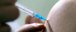 Bisher ungeimpfte Schüler der betroffenen Grundschulen in Schöneberg müssen sich nun impfen lassen, einen Immunitätsnachweis bringen oder dem Unterricht fernbleiben.