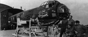 Fertigstellung des 500. in Schönefeld produzierten Rumpfs eines Bombers vom Typ Junkers Ju 88 im Jahr 1940.