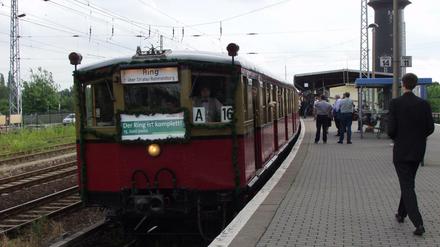 20 Jahre Ringbahn: Am 15. Juni 2002 wird der Ring nach 41 Jahren Unterbrechung zwischen Westhafen und Gesundbrunnen wieder geschlossen. Zur Feier fährt ein Sonderzug ("Stadtbahner") ab Ostkreuz. 