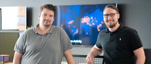 Daniel Stammler (links) und Janosch Sadowski (rechts) gründeten die Softwareschmiede Kolibri Games im Wohnzimmer ihrer Studenten-WG.