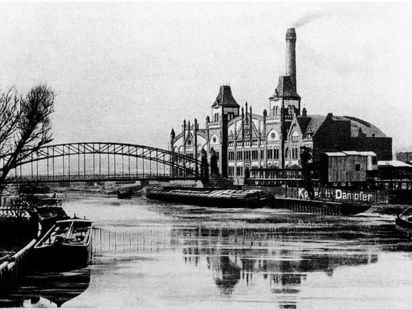 Siemenssteg und Kraftwerk Charlottenburg, 1907. 