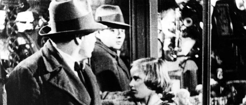 Ertappt. Peter Lorre, Inge Landgut in Fritz Langs "M - Eine Stadt sucht einen Mörder". 