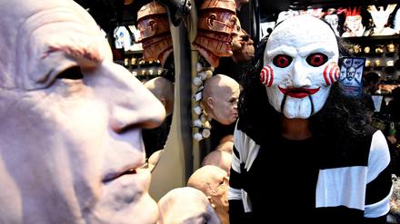 Auf drei Etagen kann jeder seine passende Maske in der Maskworld finden. 