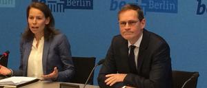 Los geht's. Rechts der Regierende Michael Müller, links seine Sprecherin Daniela Augenstein. 
