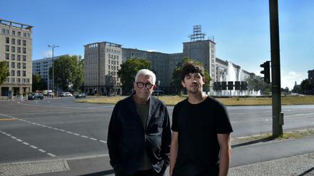 Neue Pläne am alten Ort: Axel, 69, und Konstantin Haubrok, 33, am Strausberger Platz